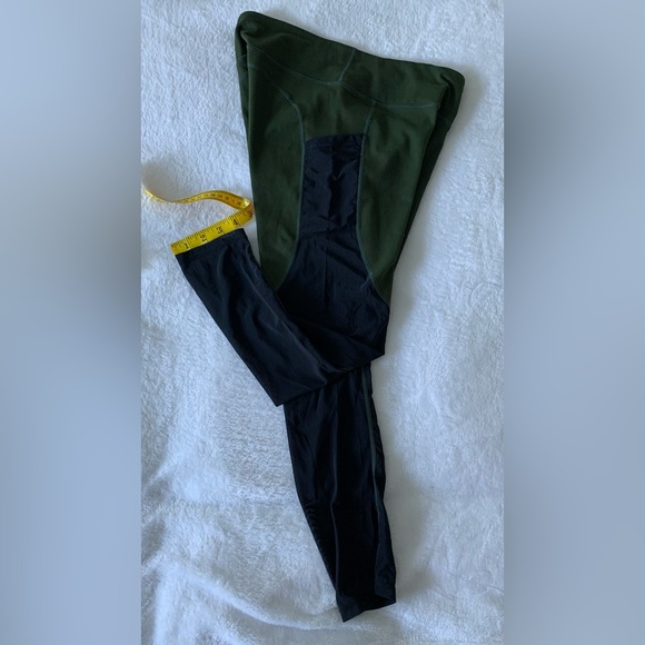 Fabletics Mesh Powerhold Capri Mid Rise Leggings With Pockets- Size Medium - Picture 2 of 5